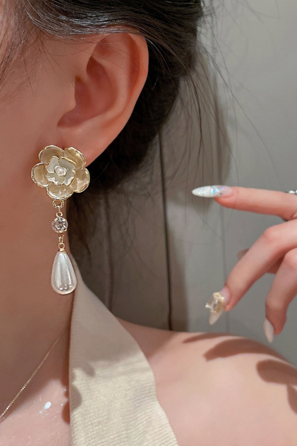 Pearl Flower-Shaped Drop Earrings
